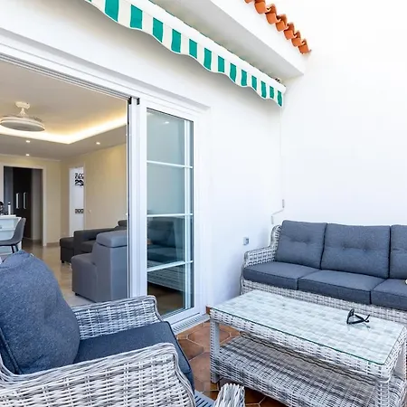 Apartman Sea Front Spacious 2 Bedroom *