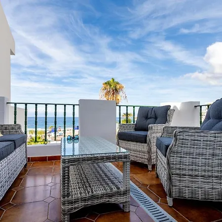 Apartment Sea Front Spacious 2 Bedroom *