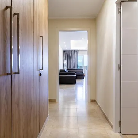 Apartment Sea Front Spacious 2 Bedroom *