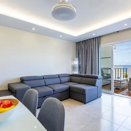 Apartment Sea Front Spacious 2 Bedroom