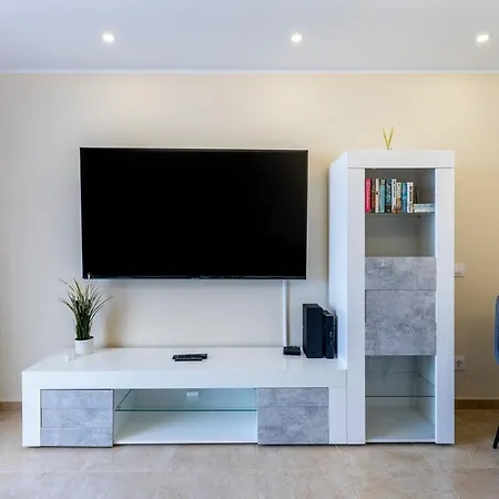 Sea Front Spacious 2 Bedroom Apartment