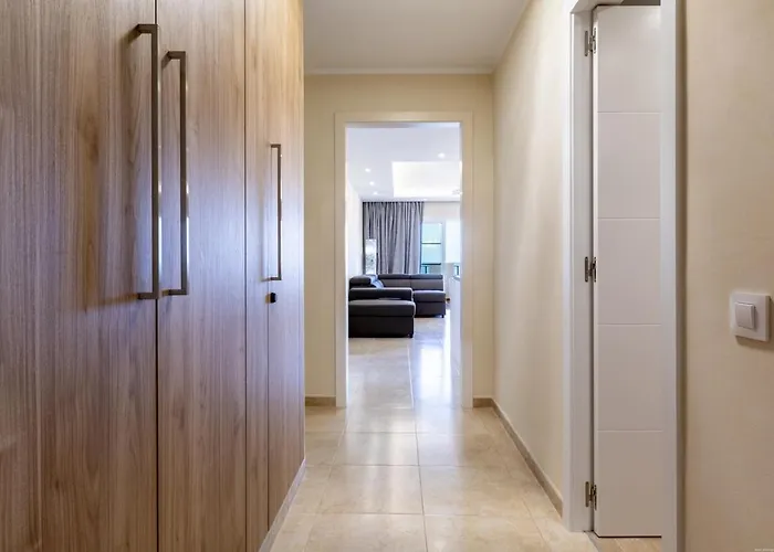 Apartamento Sea Front Spacious 2 Bedroom *