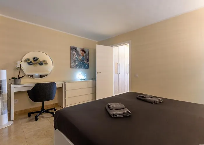 Apartamento Sea Front Spacious 2 Bedroom *